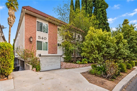 Photo of 540 N Croft Avenue #5, Los Angeles, CA 90048 (MLS # AR26224484)