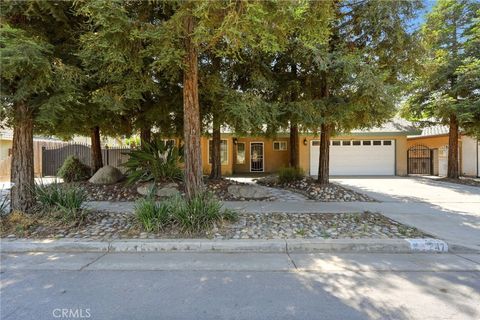 Photo of 247 E Kennedy AVE, Tulare, CA 93274 (MLS # PI26068293)