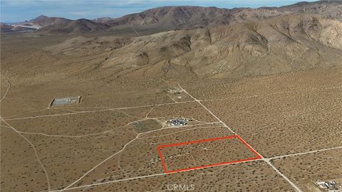 Photo of 712 Oldenburg Road, Apple Valley, CA 92307 (MLS # HD26058224)