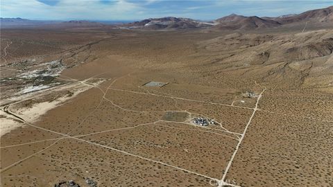 Photo of 712 Oldenburg Road, Apple Valley, CA 92307 (MLS # HD26058224)