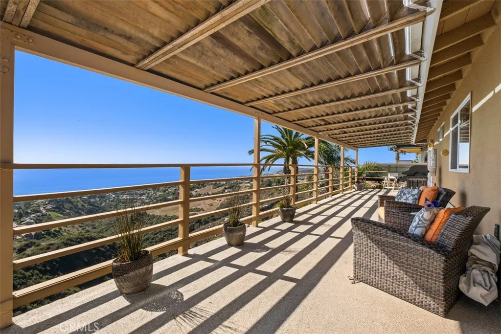 Laguna Beach, California 92651, United States, 3 Bedrooms Bedrooms, ,3 BathroomsBathrooms,Residential,Active,128787