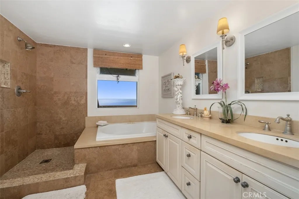 Laguna Beach, California 92651, United States, 3 Bedrooms Bedrooms, ,3 BathroomsBathrooms,Residential,Active,128787