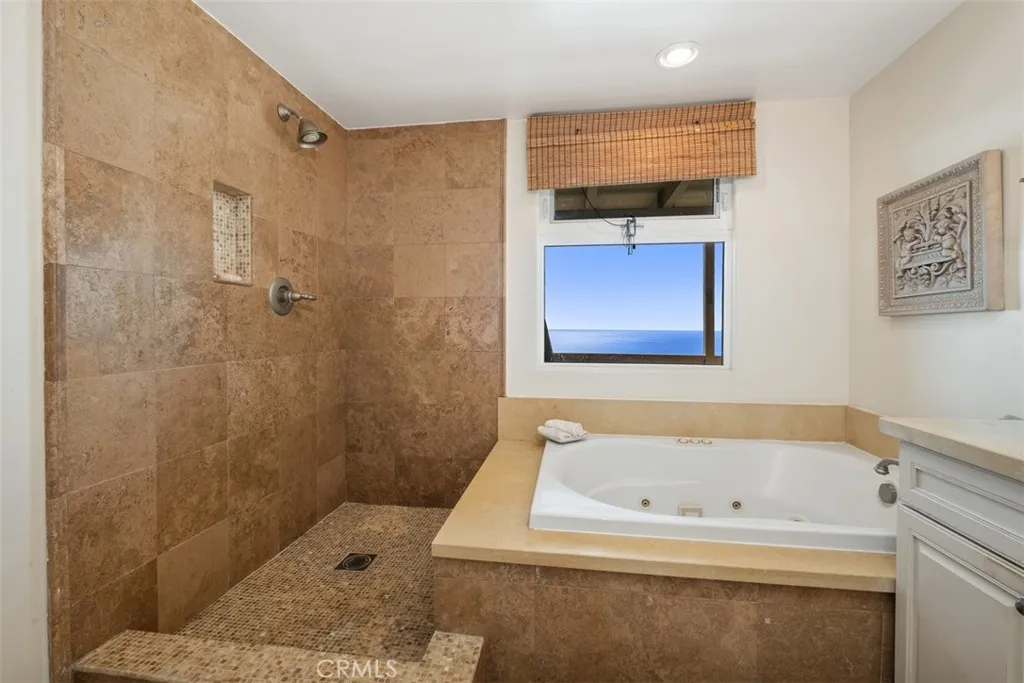 Laguna Beach, California 92651, United States, 3 Bedrooms Bedrooms, ,3 BathroomsBathrooms,Residential,Active,128787