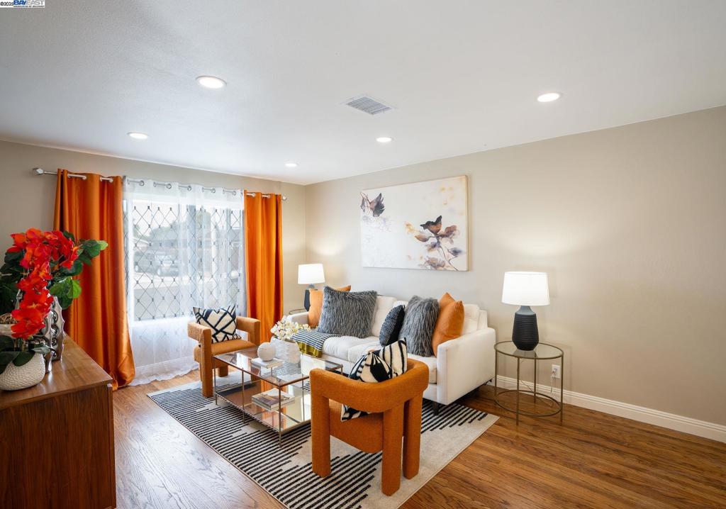 TOWN & COUNTRY - Residential