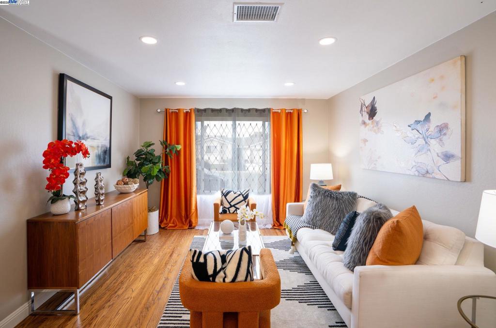 TOWN & COUNTRY - Residential