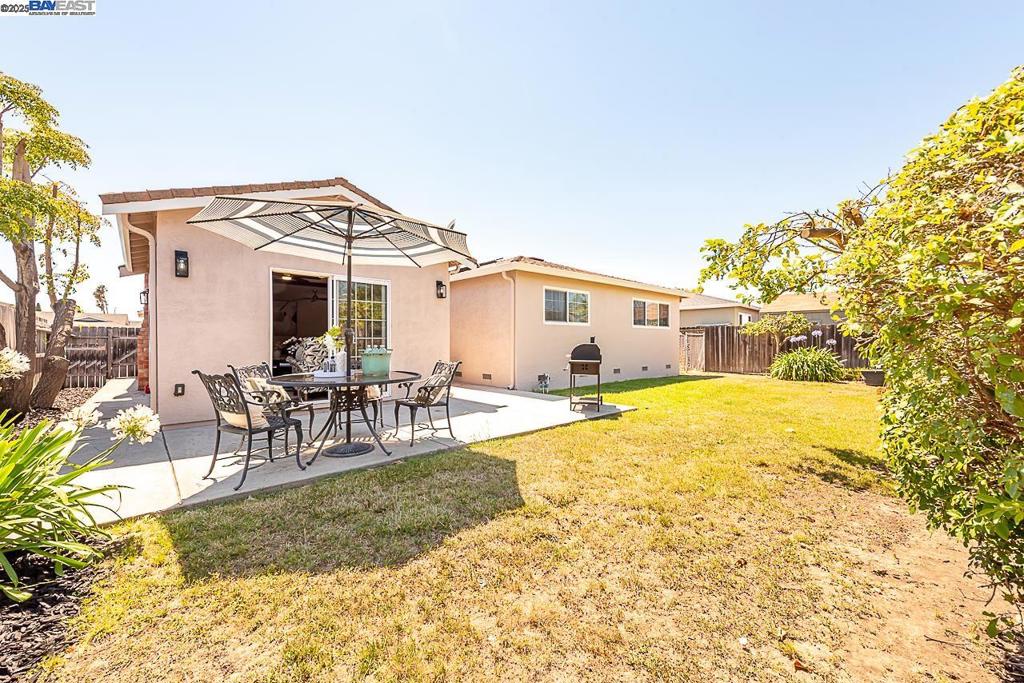 TOWN & COUNTRY - Residential