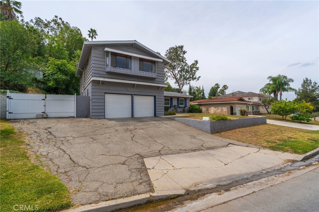 1324 E Maplegrove