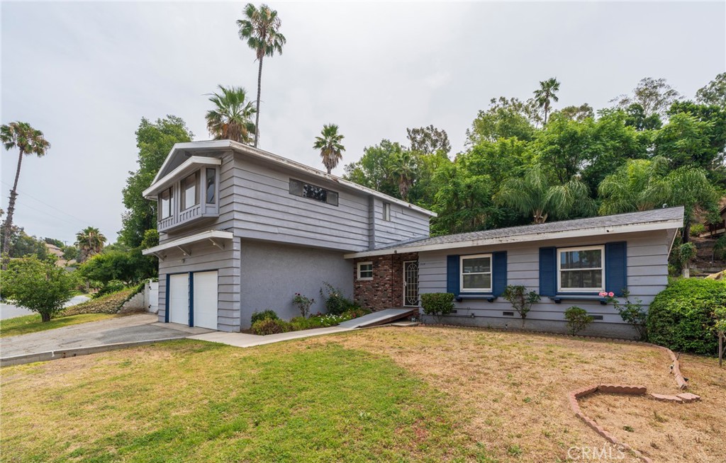 1324 E Maplegrove