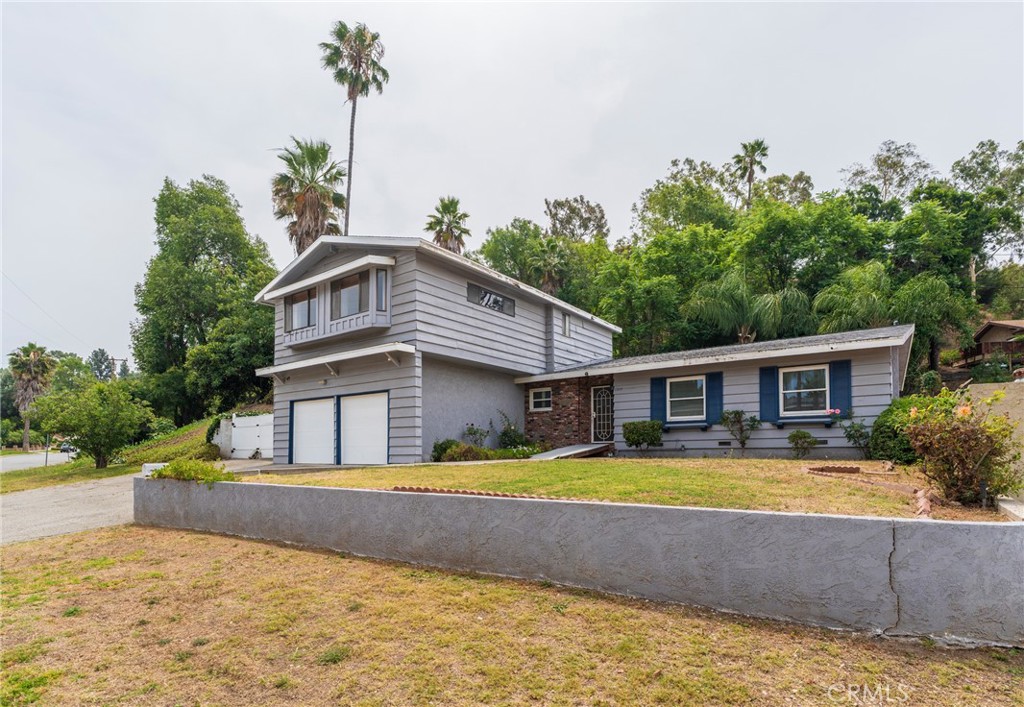 1324 E Maplegrove