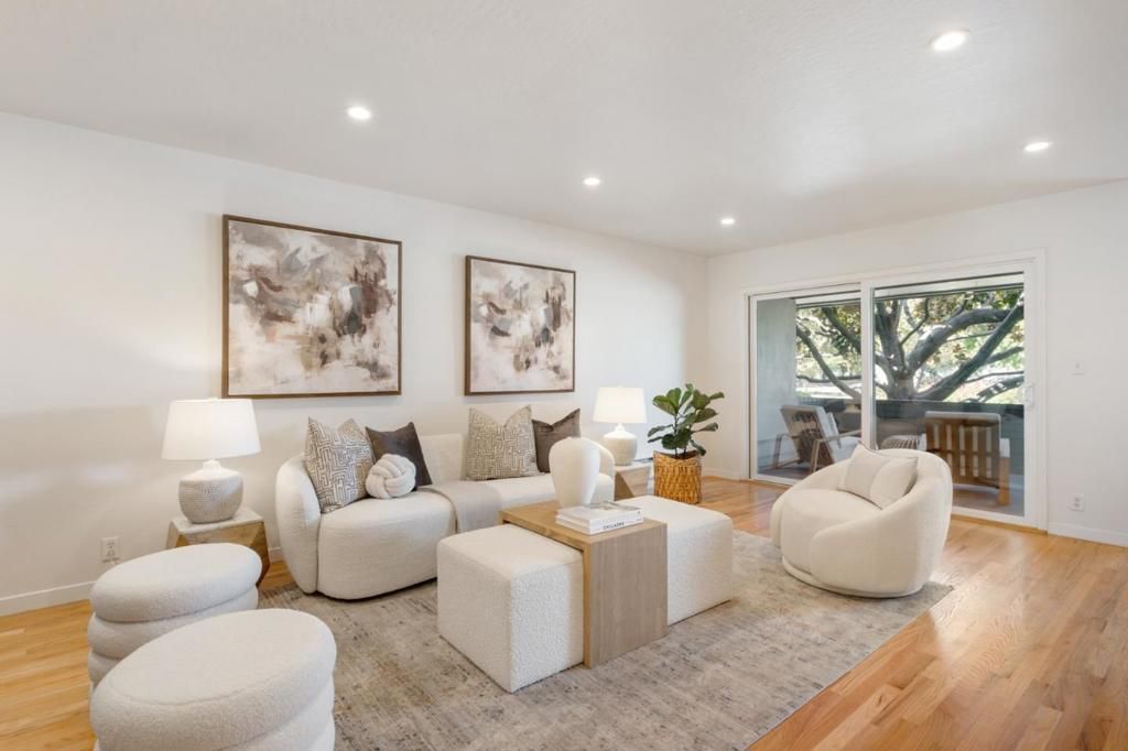 Photo of 461 Burgess Drive #4, Menlo Park, CA 94025 (MLS # ML82025328)