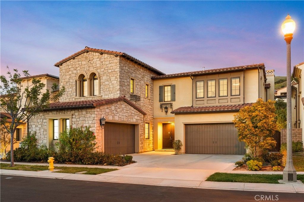 Photo of 221 Clear Fls Fls, Irvine, CA 92602 (MLS # OC26047245)