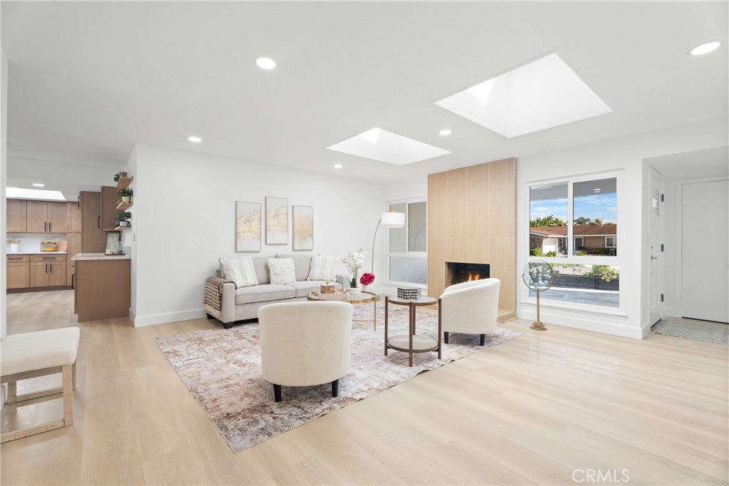 Westminster, California, 92683, United States, 4 Bedrooms Bedrooms, ,2 BathroomsBathrooms,Residential,Active,2035573