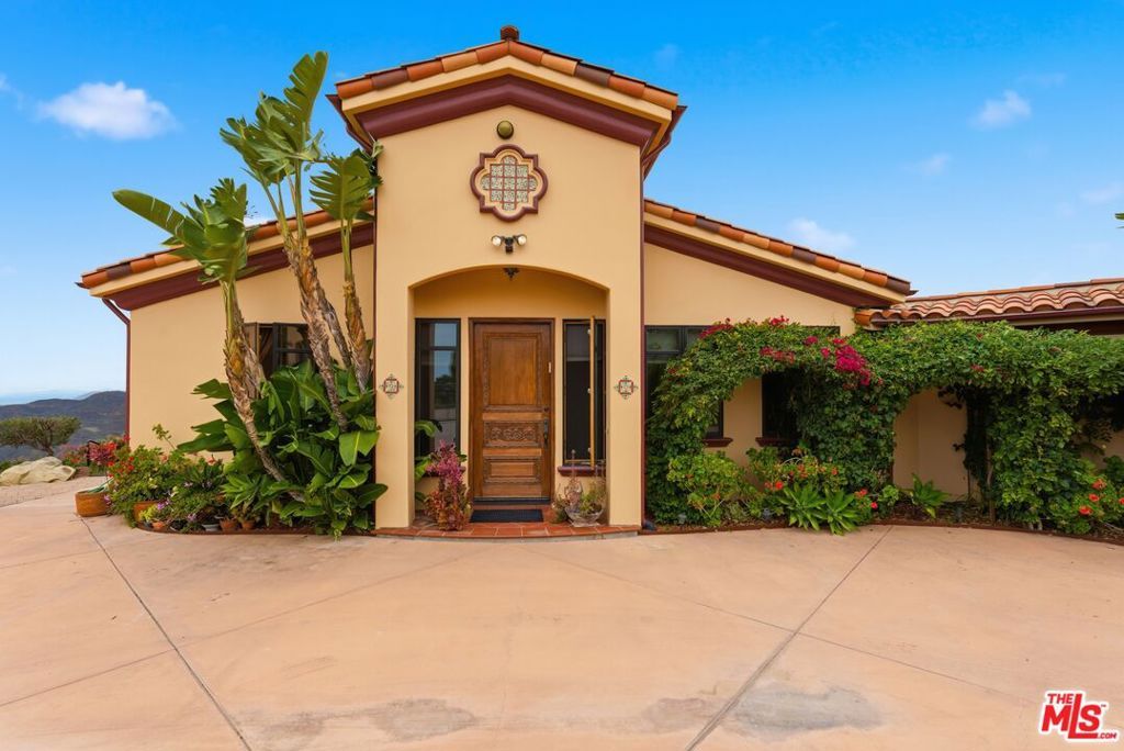 Photo of 10825 Pacific View Drive, Malibu, CA 90265 (MLS # 25615863)