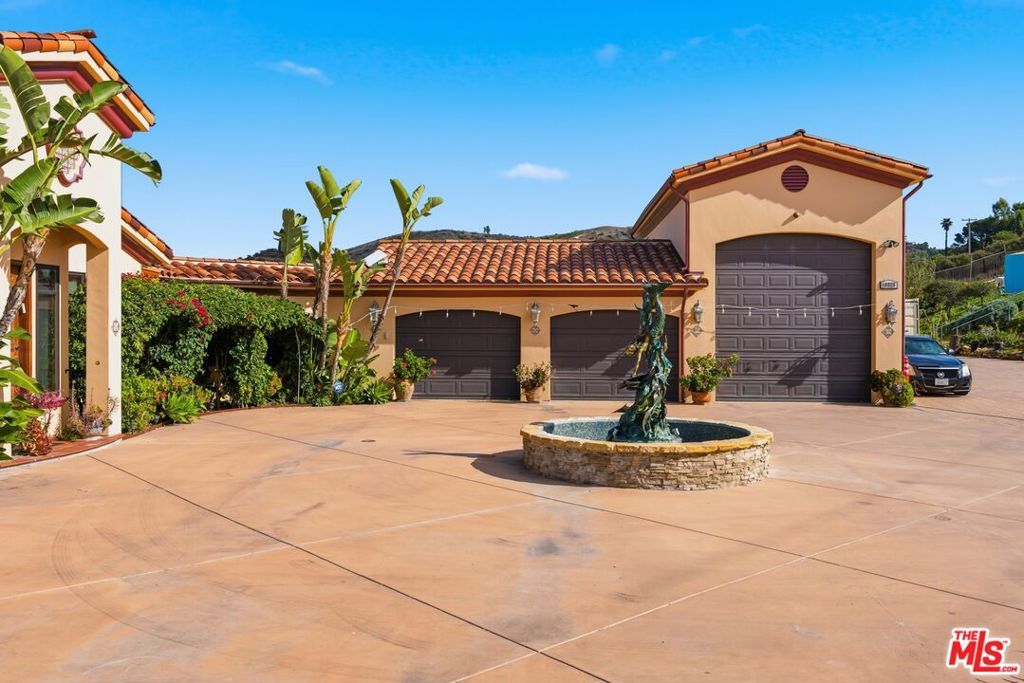 Photo of 10825 Pacific View Drive, Malibu, CA 90265 (MLS # 25615863)