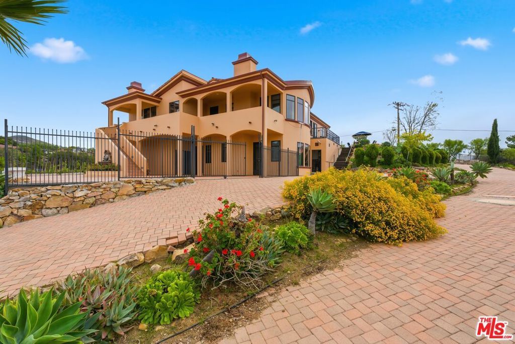 Photo of 10825 Pacific View Drive, Malibu, CA 90265 (MLS # 25615863)