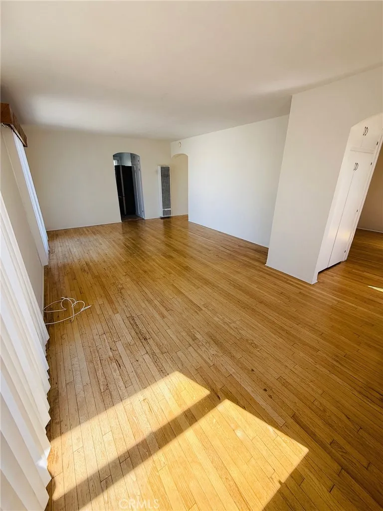 Hermosa Beach, California 90254, United States, 2 Bedrooms Bedrooms, ,1 BathroomBathrooms,Residential,Active,220436