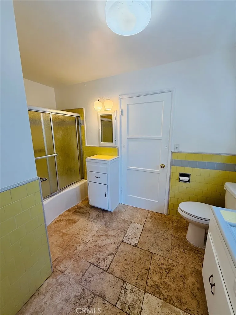 Hermosa Beach, California 90254, United States, 2 Bedrooms Bedrooms, ,1 BathroomBathrooms,Residential,Active,220436