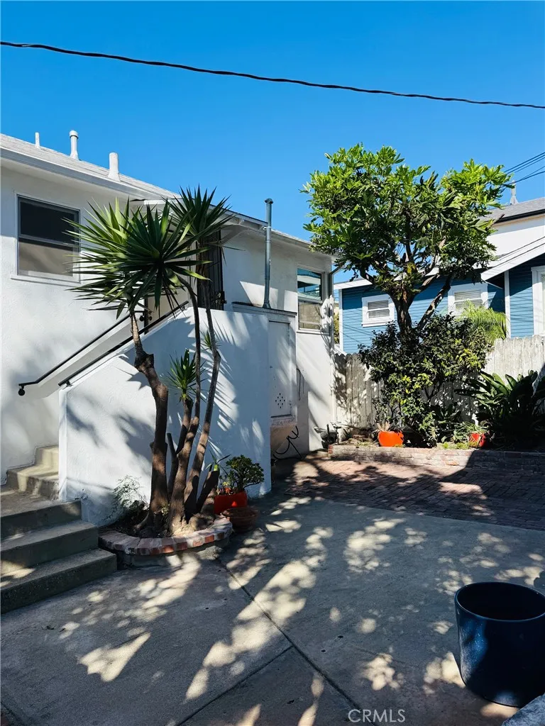 Hermosa Beach, California 90254, United States, 2 Bedrooms Bedrooms, ,1 BathroomBathrooms,Residential,Active,220436