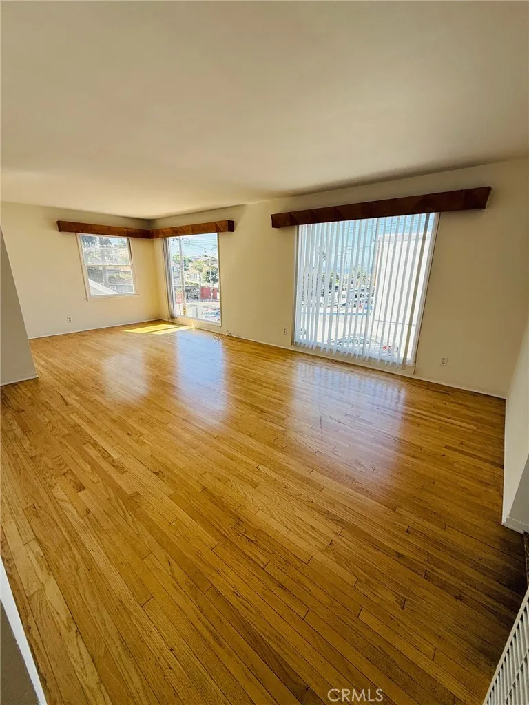 Hermosa Beach, California 90254, United States, 2 Bedrooms Bedrooms, ,1 BathroomBathrooms,Residential,Active,220436