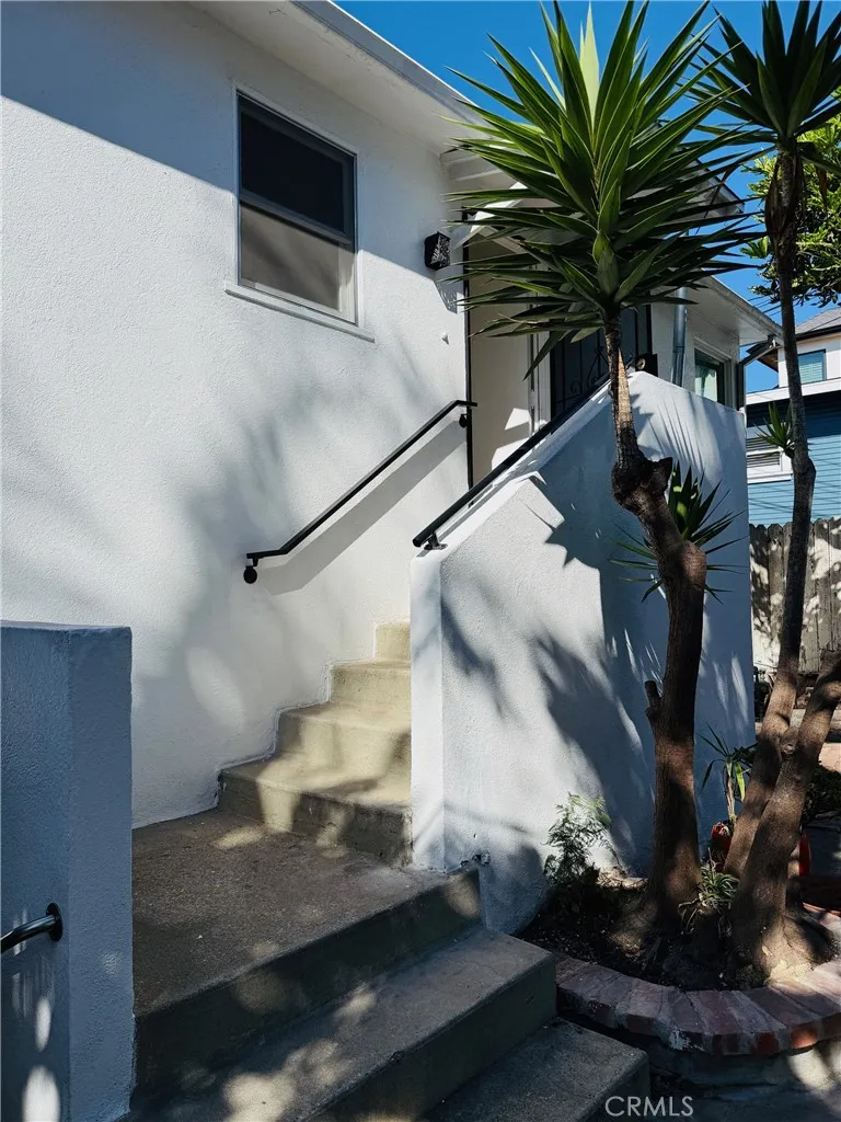 Hermosa Beach, California 90254, United States, 2 Bedrooms Bedrooms, ,1 BathroomBathrooms,Residential,Active,220436