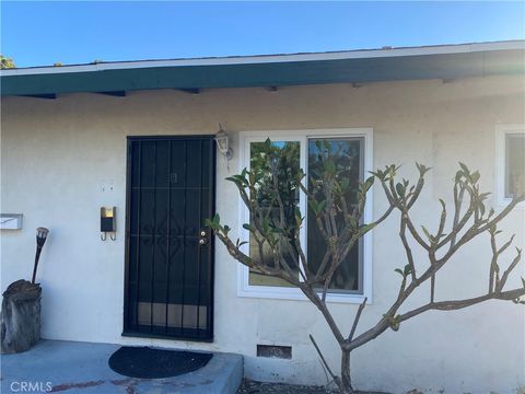 Photo of 1402 W Olive Ave, Burbank, CA 91506 (MLS # GD26066289)
