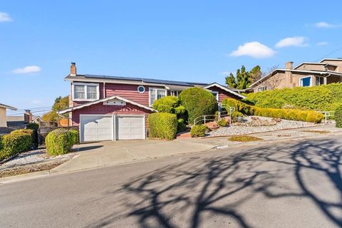 Photo of 674 Gleneagle Ave Ave, Hayward, CA 94544 (MLS # 41123379)