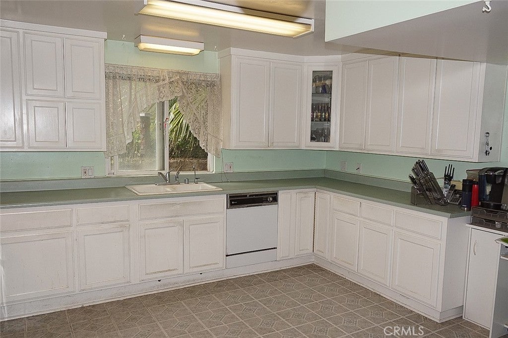 9341 Rollins