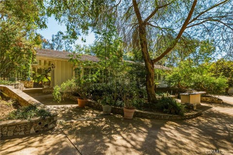 Photo of 14 Johns Canyon Road, Rolling Hills, CA 90274 (MLS # SB26088047)