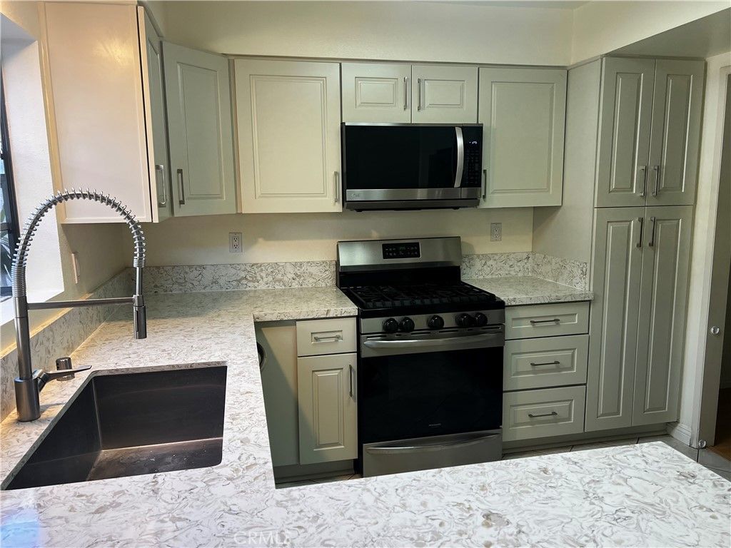 Photo of 10241 White Oak Ave Ave #3, Northridge, CA 91325 (MLS # SR25225818)