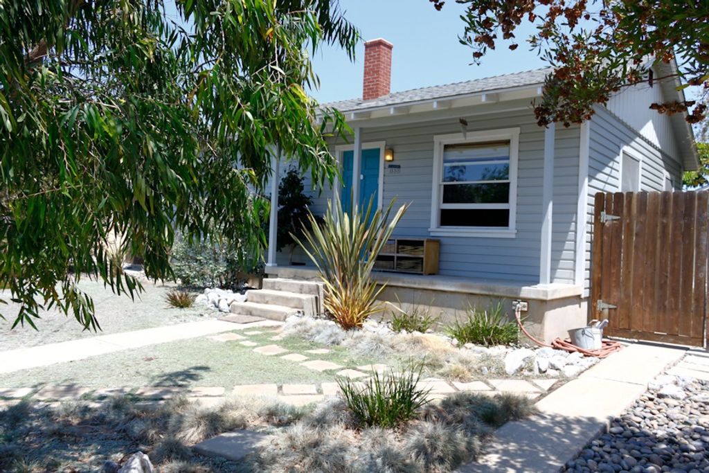 listing image 130729229501895932975