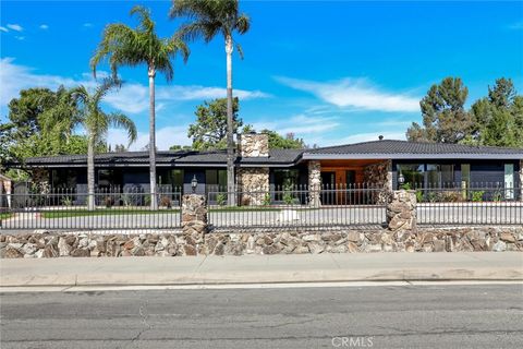 Photo of 16417 Knollwood Drive, Granada Hills, CA 91344 (MLS # SR26109760)