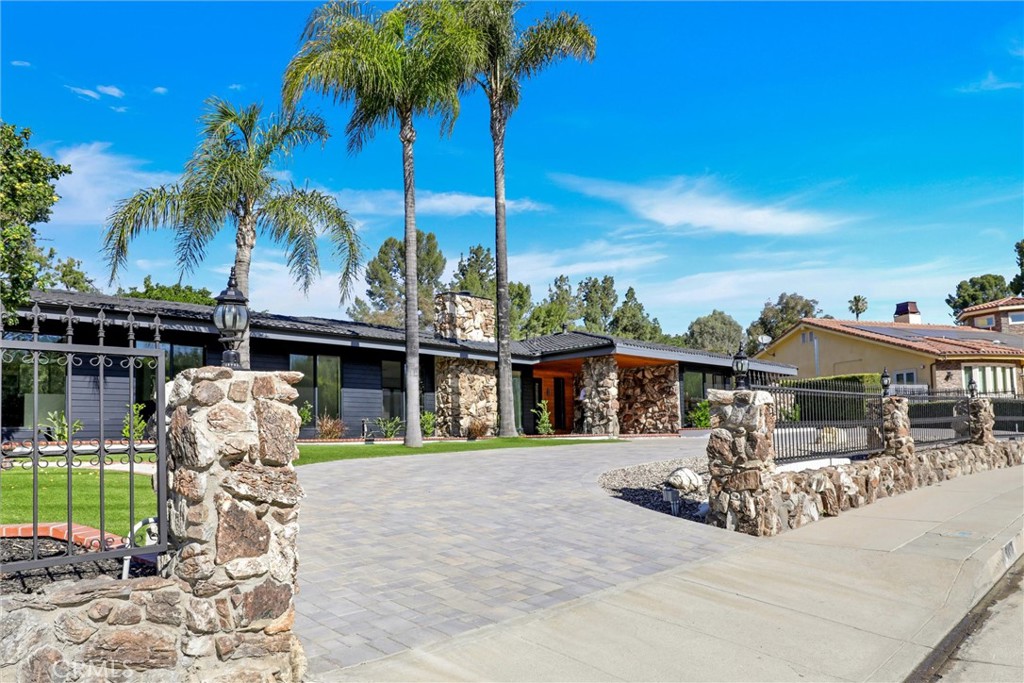 16417 Knollwood Drive