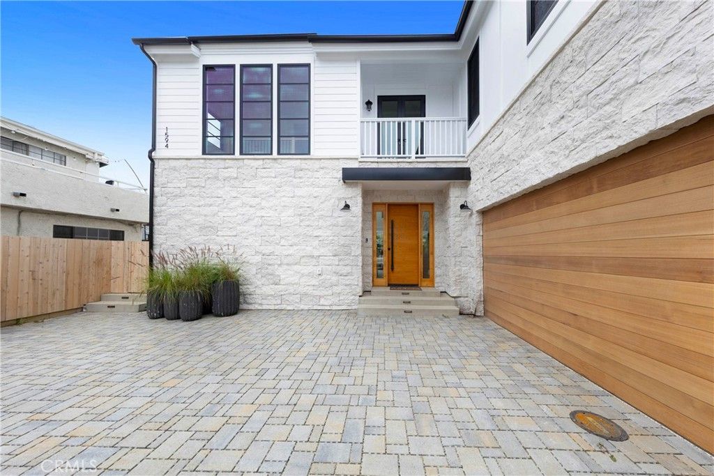 Photo of 1594 Redlands Place, Costa Mesa, CA 92627 (MLS # OC26063643)