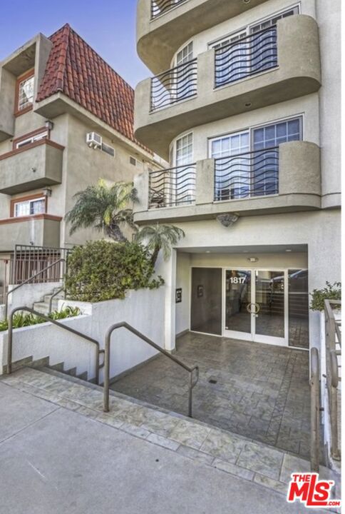 Photo of 1817 Selby Avenue #102, Los Angeles, CA 90025 (MLS # 26992419)