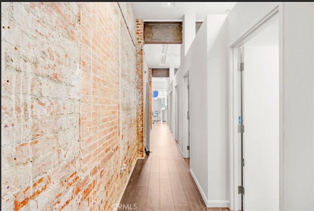 322 S Robertson Blvd