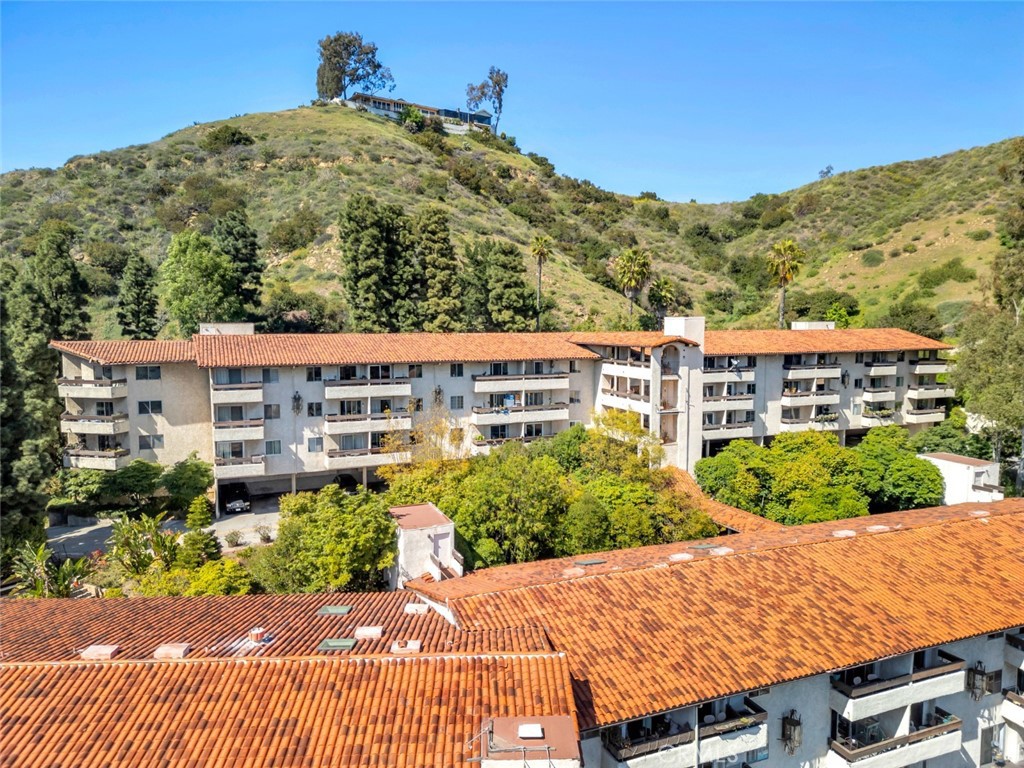 Properties 1 2700 Cahuenga Boulevard E 3209