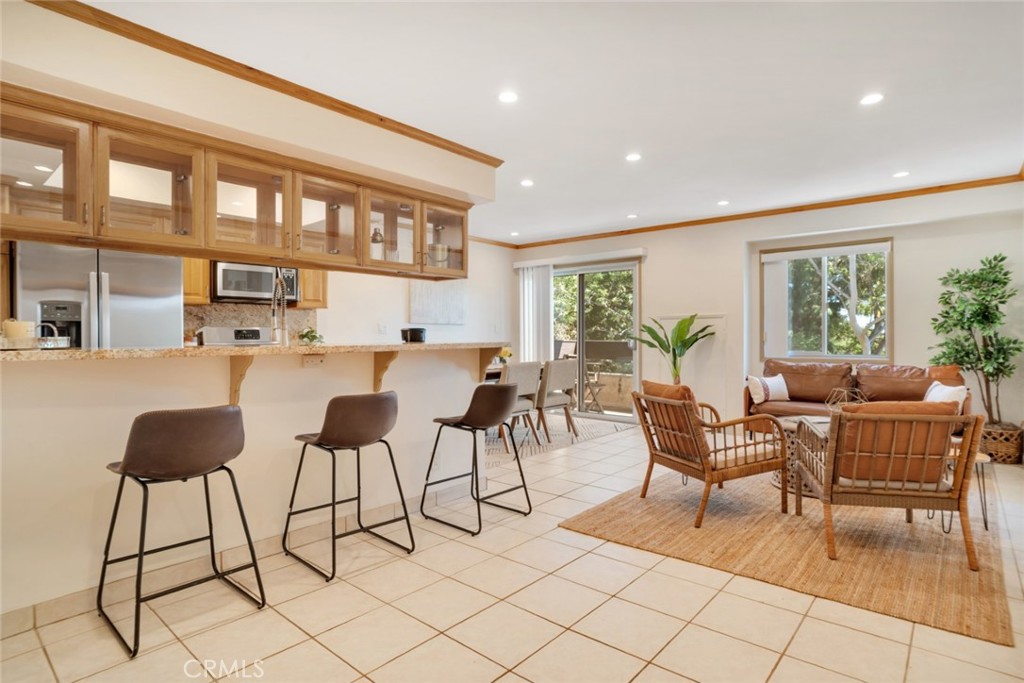 Properties 2 2700 Cahuenga Boulevard E 3209