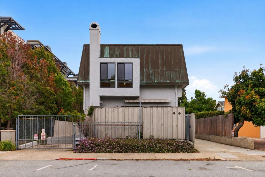 216 8th Avenue