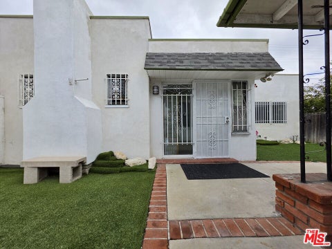 Photo of 611 W 109th Street, Los Angeles, CA 90044 (MLS # 26876459)