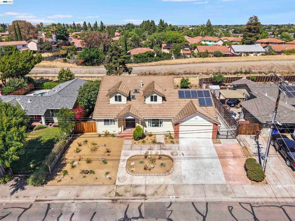 743 Ventura Dr