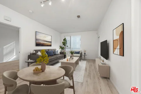 MLS: 26860947