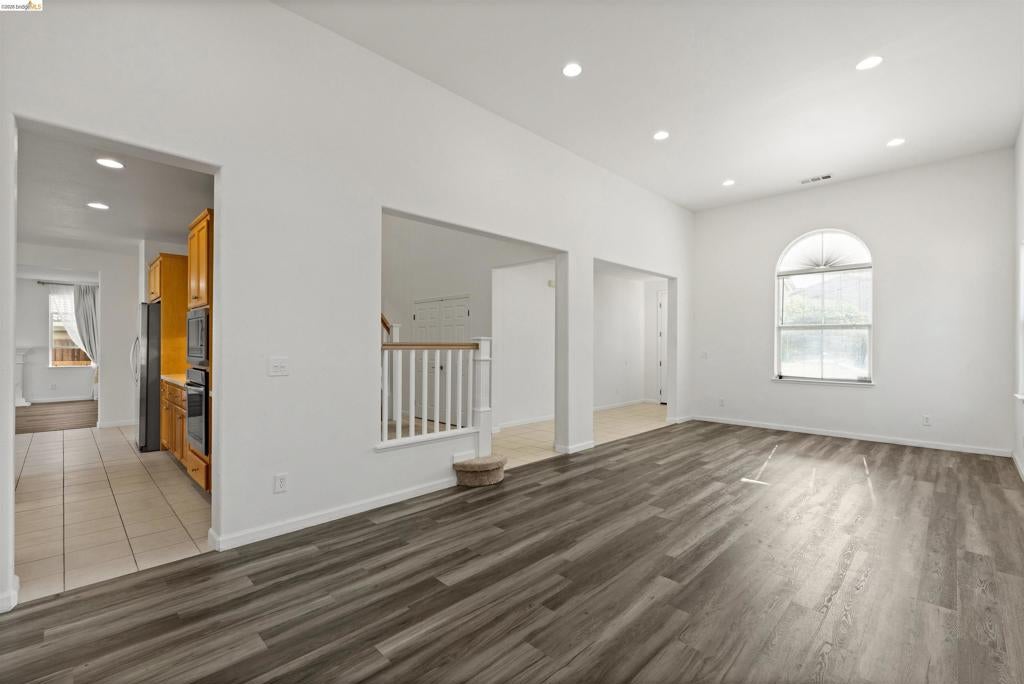 4592 Le Conte Cir