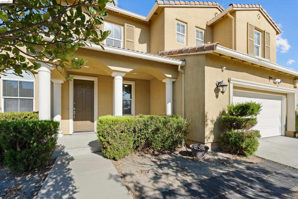 4592 Le Conte Cir