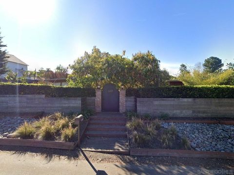 Photo of 3657 Charles St St, San Diego, CA 92106 (MLS # 260004107SD)