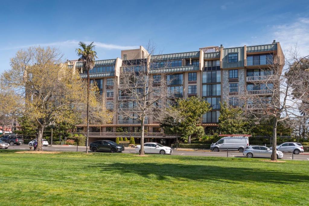 Bright, beautiful 3rd floor unit in one of the most sought after buildings, The Gramercy! Spacious floorplan features one large bedroom, two full bathrooms, in-unit laundry, galley style kitchen with stainless steel appliances, breakfast nook and a grand living room, dining room combination with floor to ceiling sliding glass doors overlooking the greenbelt of Central Park and sunny western vistas. Deeded one-car parking and storage included. The Gramercy offers 24 hour door security, resort style amenities including luxury atrium indoor heated pool, spa, sauna, exercise facilities and rooftop patio. Spectacular location in the heart of downtown San Mateo's restaurants, shops, recreation and public transportation with close proximity commute routes and SFO. Must See! Don't miss!