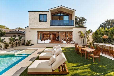 Photo of 12247 Addison St, Valley Village, CA 91607 (MLS # SR26086247)