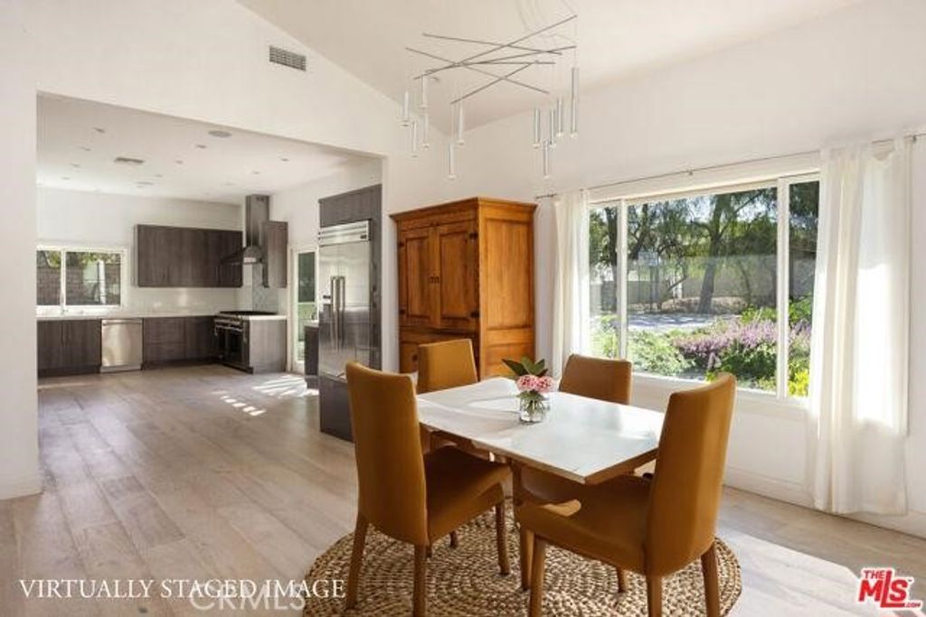 Photo of 23760 Oakfield Rd, Hidden Hills, CA 91302 (MLS # SR26056002)