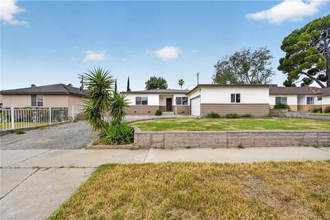 Photo of 7938 Chantry Avenue Ave, Fontana, CA 92336 (MLS # IG26116560)