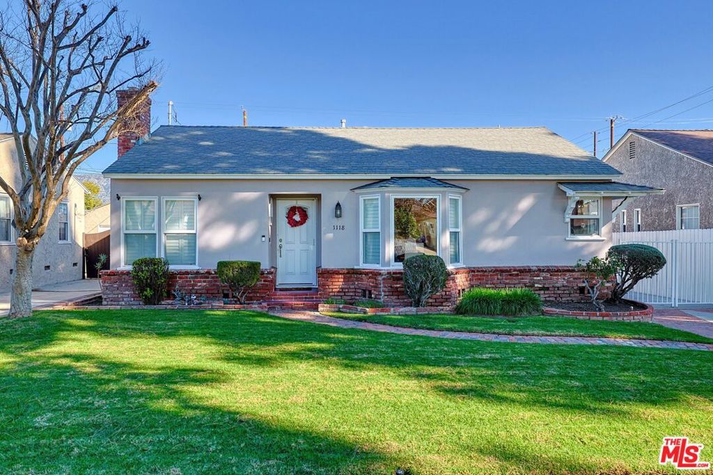 Photo of 1118 N Niagara Street, Burbank, CA 91505 (MLS # 26668051)