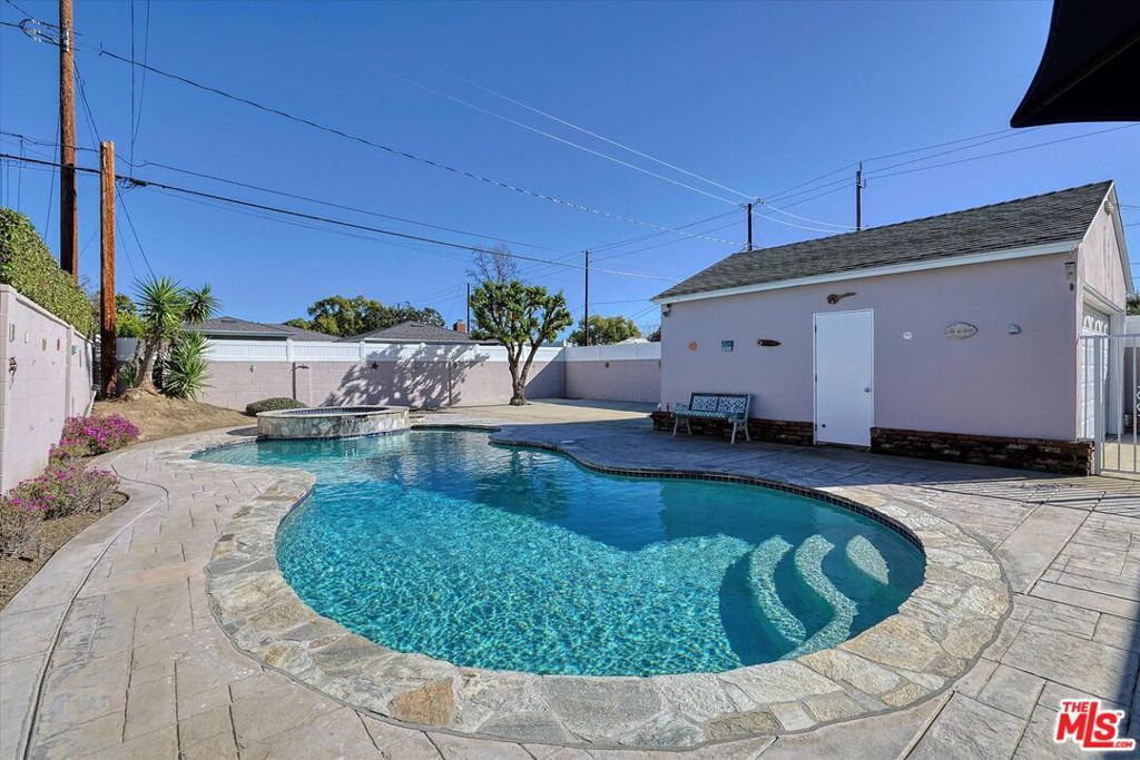 Photo of 1118 N Niagara Street, Burbank, CA 91505 (MLS # 26668051)